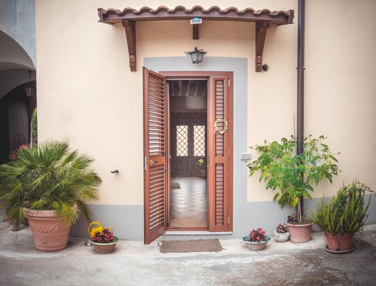 B&B A Casa Di Maybe Caserta Exterior photo